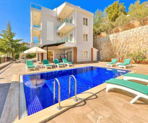 🏰 Kalabalık Gruplar İçin 6 Odalı Lüks Tatil Villası | Özel Havuzlu