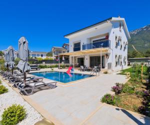 Villa La Casa Rosa | Tatilin En Keyifli Hali 🎭