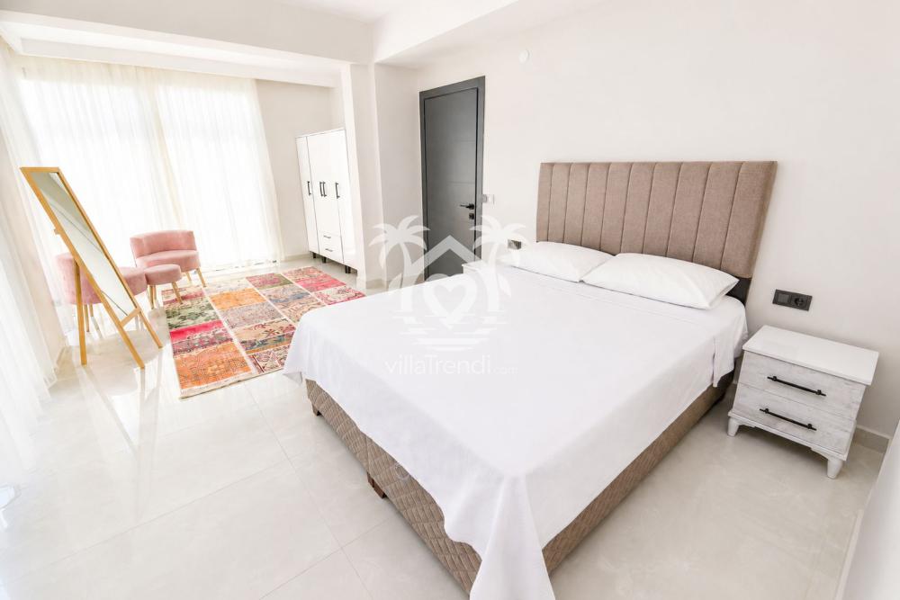 Kargı mevkii huzurlu tatil evi aydınlık çift kişilik yatak odası