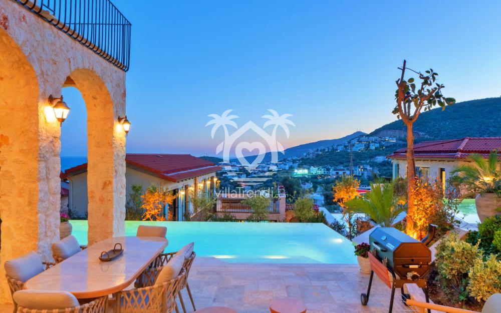 villa euterpe özel havuz alanı 