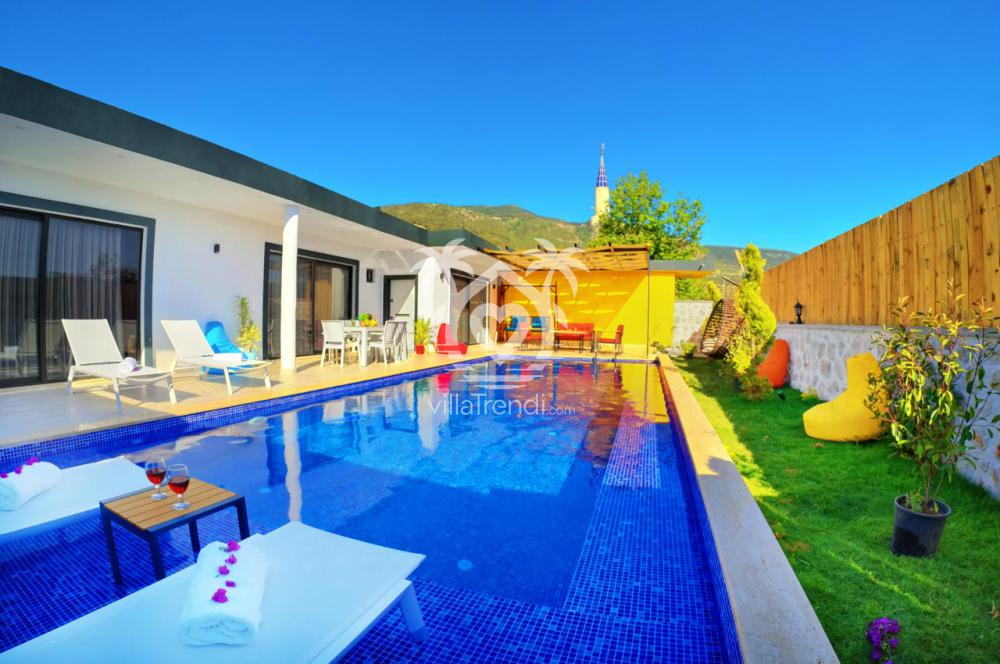 Kalkan Çayköy korunaklı tatil villası Villa Zeytun devasa özel havuz ve teras