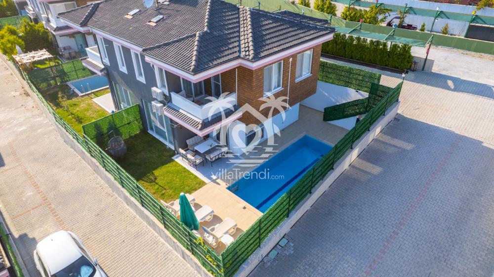 Dalaman Akkaya kiralık villa dış cephe ve özel havuz görünümü.