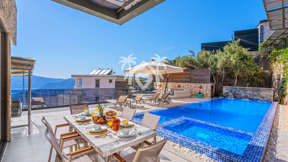 Kalkan Kördere lüks Villa White Smith deniz manzaralı sonsuzluk havuzu.