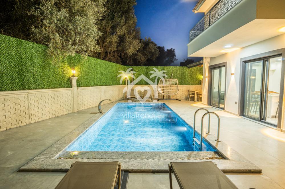 Seydikemer korunaklı kiralık villa Mera 2 dışarıdan görünmeyen özel havuz