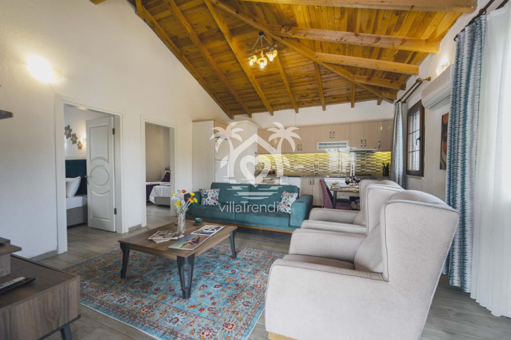 Fethiye tatil villası Kaya taş duvarlı otantik salon tasarımı.