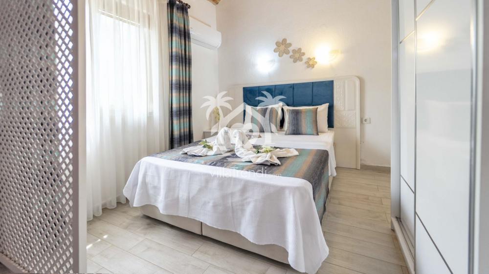 Villa Kaya çift kişilik yataklı konforlu ebeveyn yatak odası.