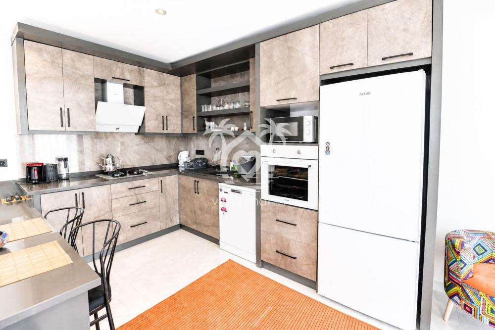 Villa Agoras 1 tam donanımlı modern Amerikan mutfak tasarımı