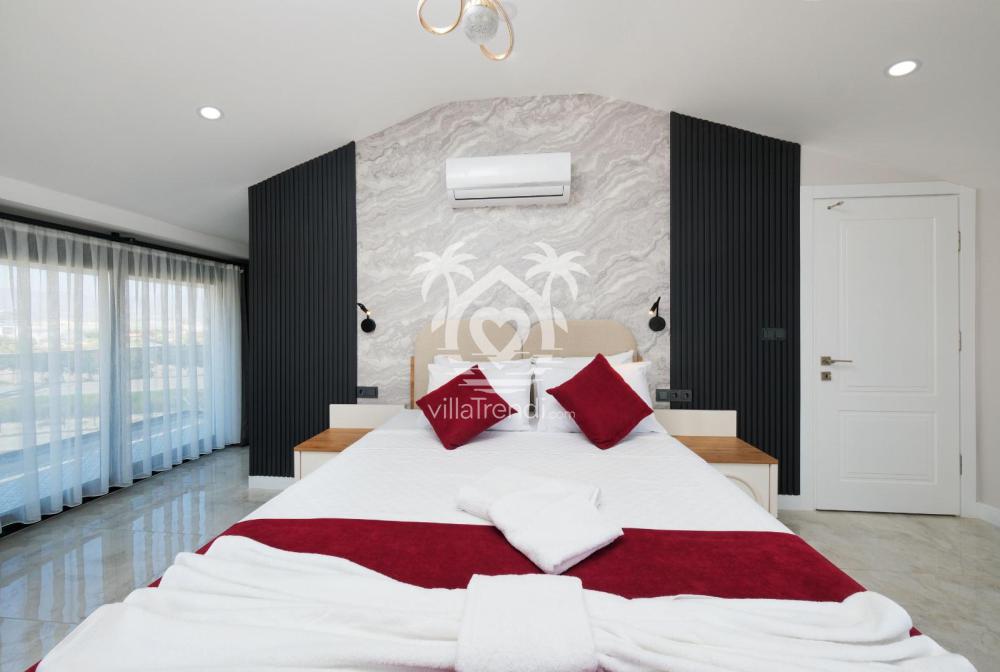 Fethiye Villa Be ebeveyn yatak odası kırmızı detaylar