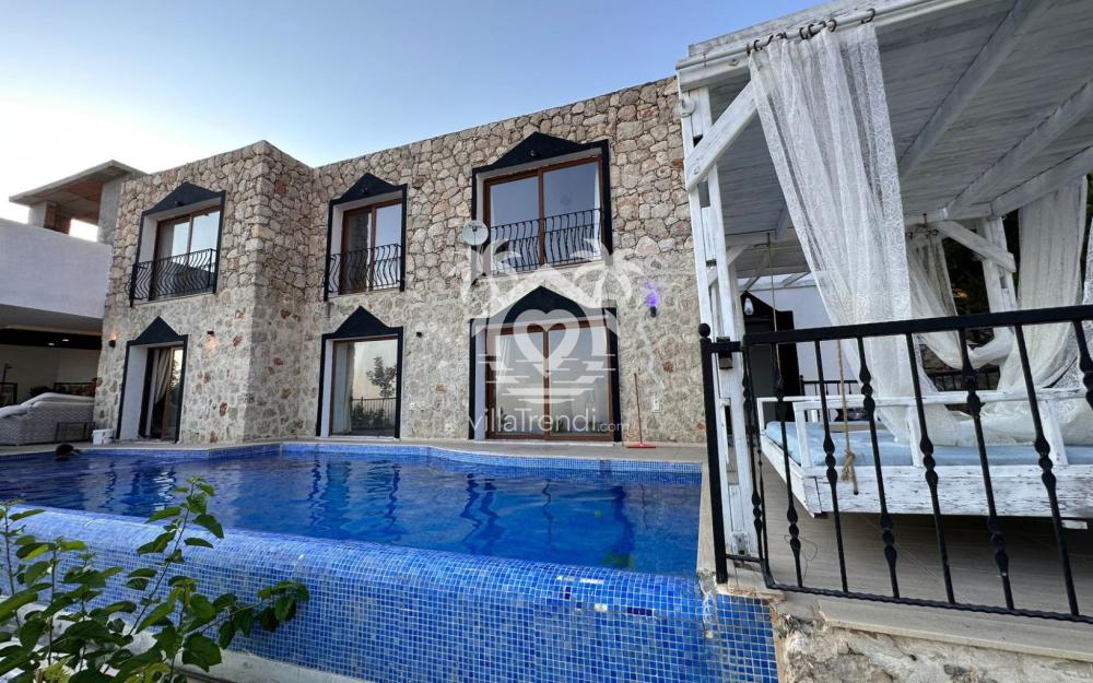 Kalkan Akbel Villa Aslan Çırağan taş mimari ve korunaklı havuz genel görünümü.