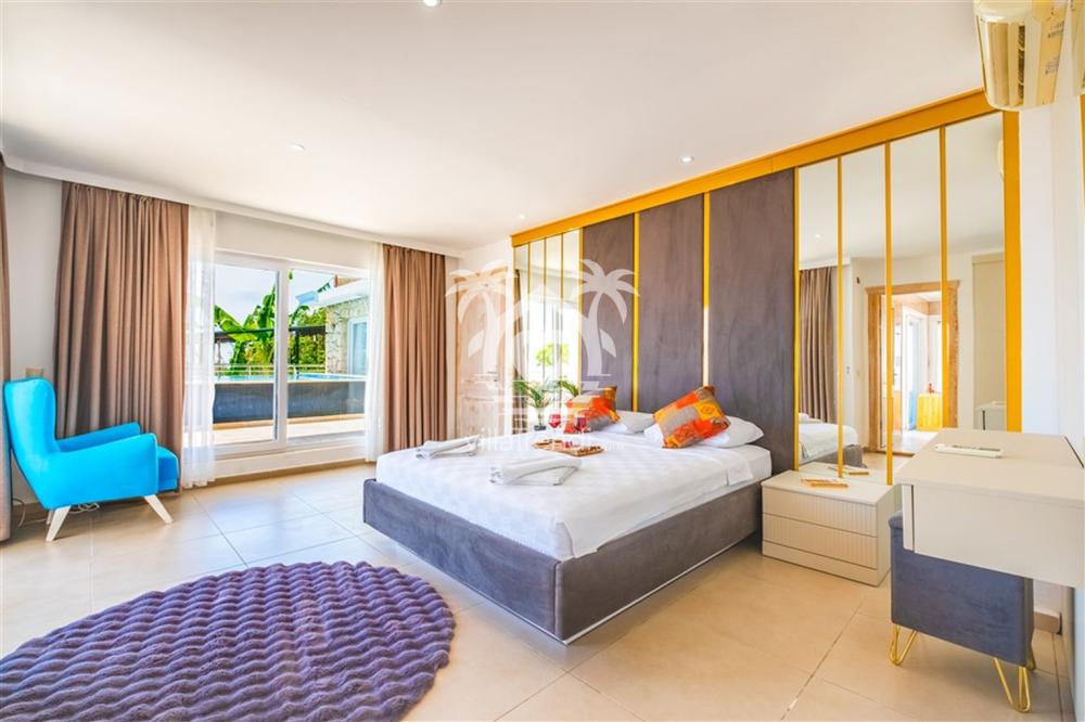Villa Marin Kalkan ebeveyn yatak odası ve deniz manzarası.