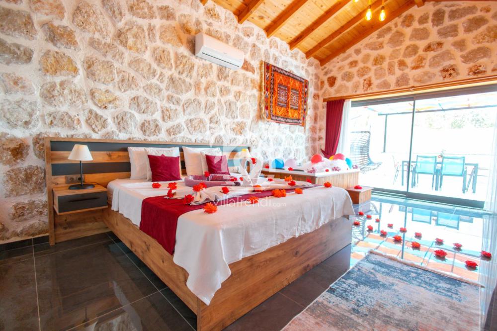 İslamlar tatil villası Oran otantik taş mimarili ebeveyn yatak odası.