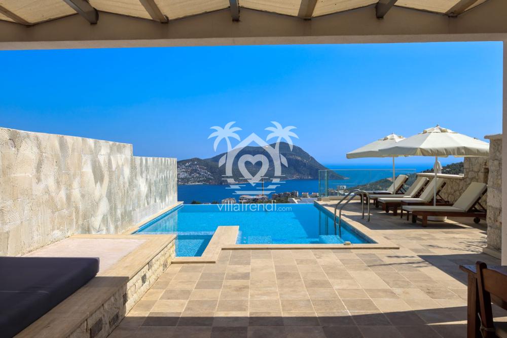 Kalkan Kalamar deniz manzaralı kiralık villa Paniz 2 havuz terası ve sonsuzluk havuzu.