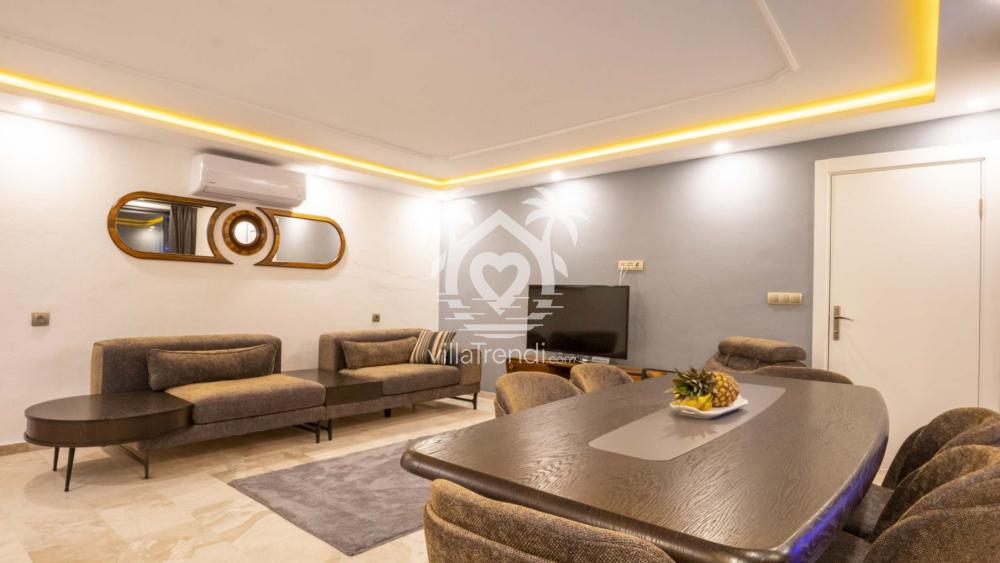 Kalkan lüks villa Boho modern oturma grubu ve aydınlık salon.