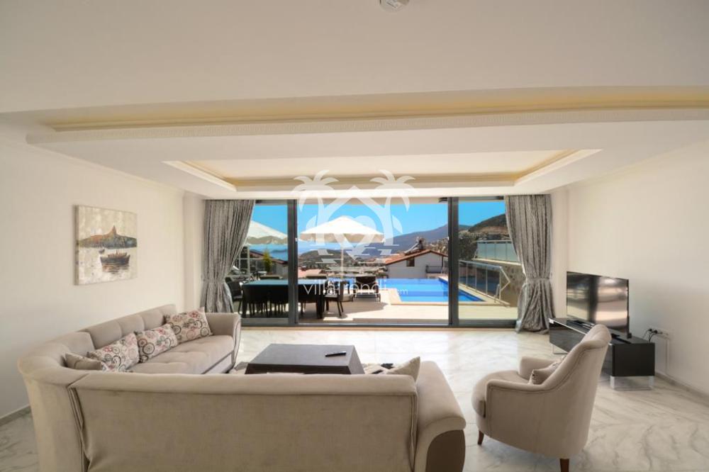 Deniz manzaralı kiralık Villa Kaliza Duo ferah salon ve oturma alanı.