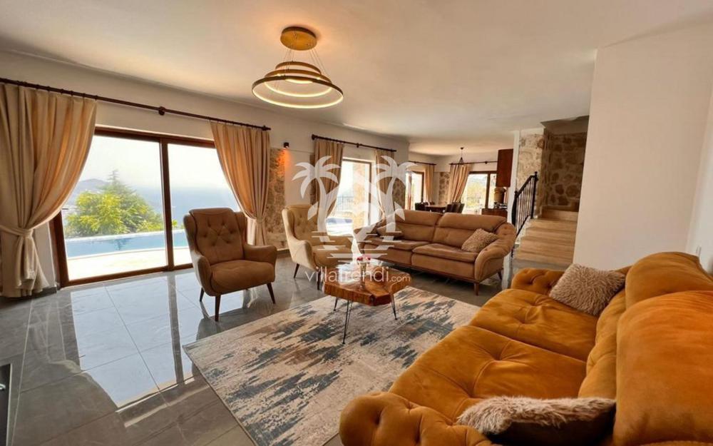 Villa Aslan Çırağan deniz manzaralı ferah salon ve oturma grubu.