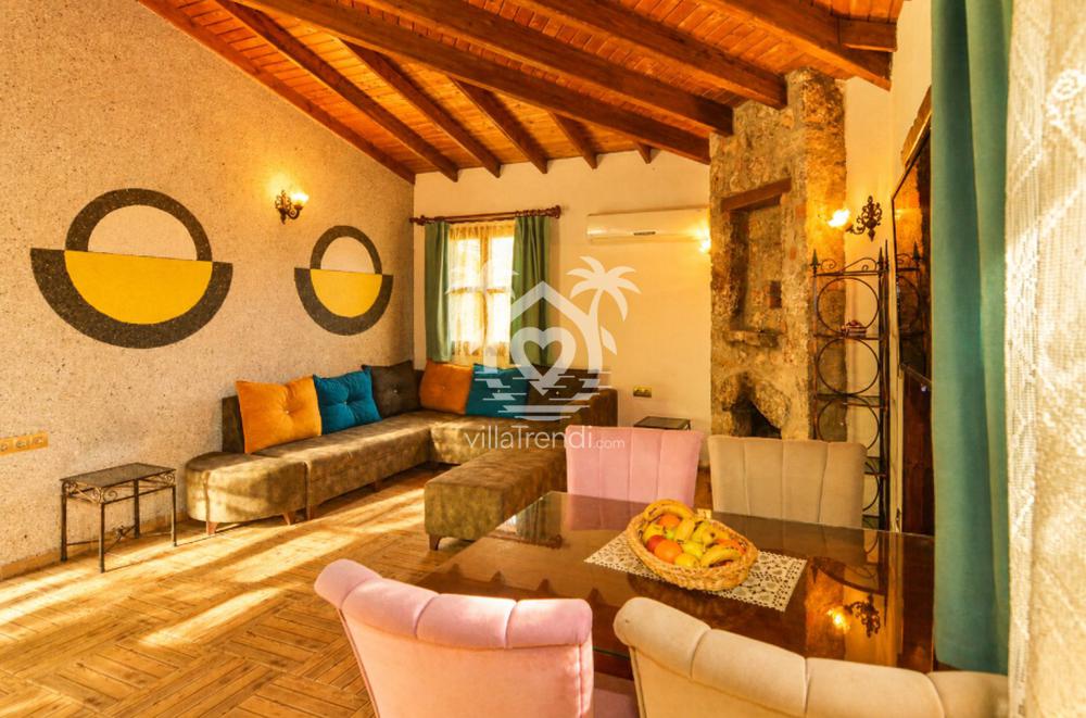 Villa Stone Kayaköy 4 çiftlere özel otantik taş duvarlı konforlu salon.