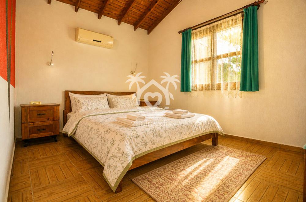 Kayaköy jakuzili taş villa Stone konforlu çift kişilik ebeveyn yatak odası.
