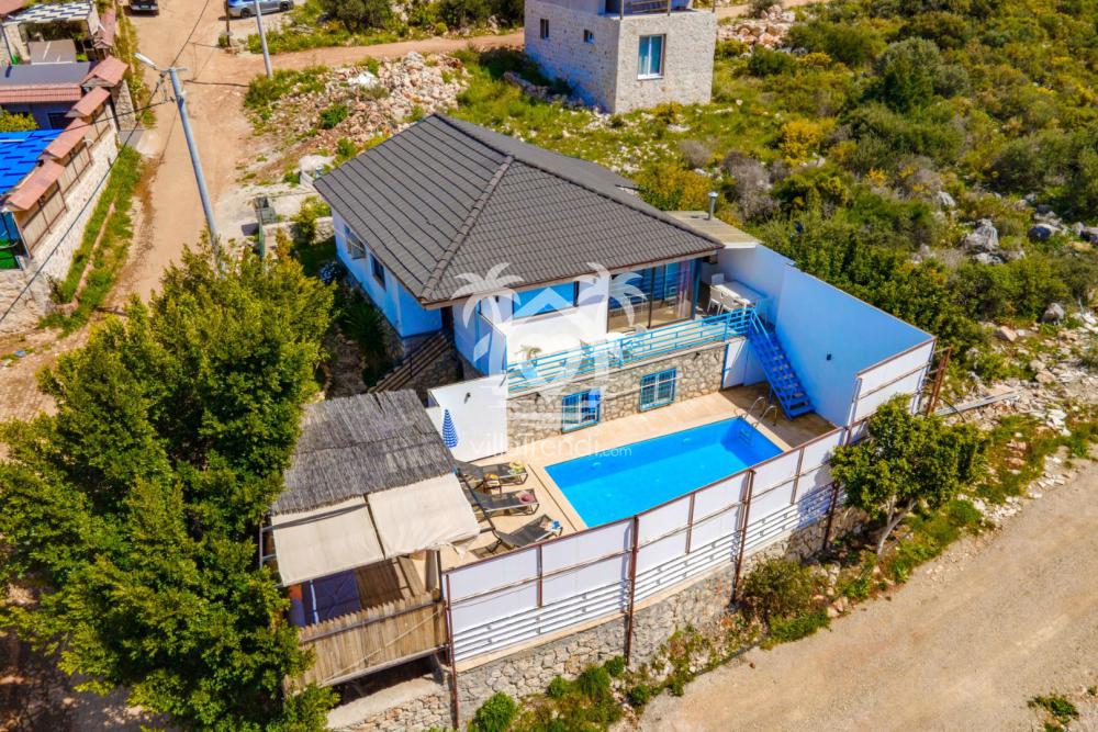 Gelemiş Villa Kutay korunaklı özel havuz ve mimari drone çekimi.