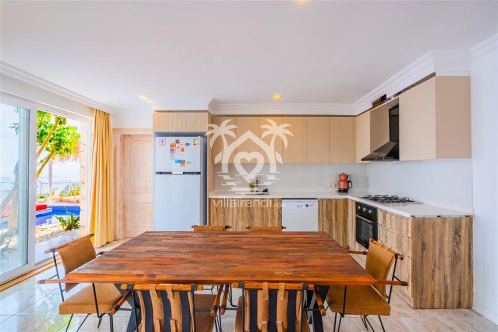 Villa Marin Kalkan tam donanımlı ankastre Amerikan mutfak.