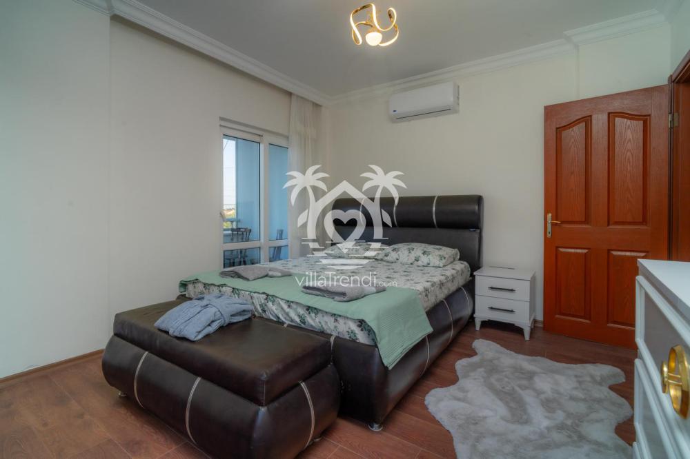 Marmaris kiralık lüks villa Pine Marin'in klimalı ve çift kişilik modern yatak odası.
