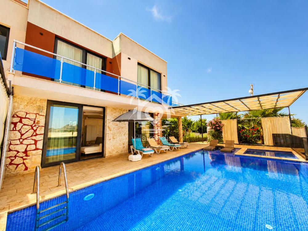 Kaş Palamut Villa Darüsselam tam korunaklı özel havuz ve dış cephe.