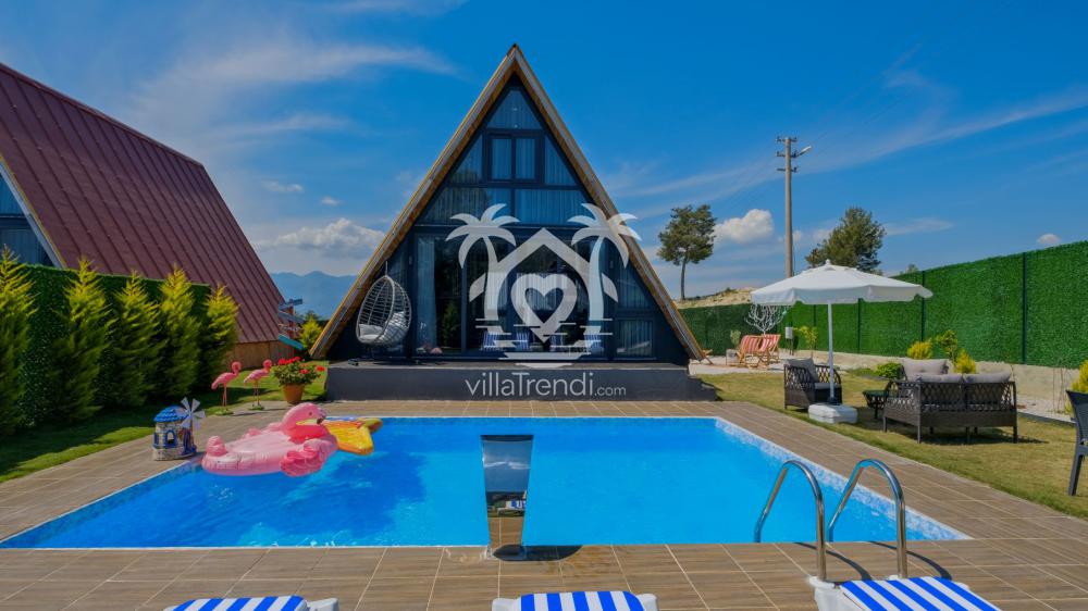 Saklıkent Havuzlu Bungalov 1 genel dış mimari görünümü ve korunaklı havuz alanı.