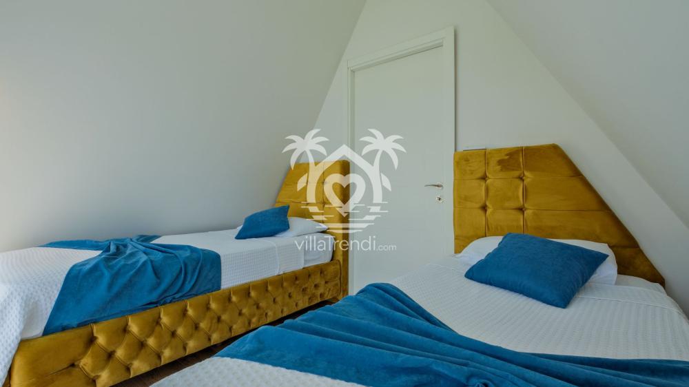 Saklıkent Havuzlu Bungalov 3 loft kat iki adet tek kişilik yatak odası düzeni.