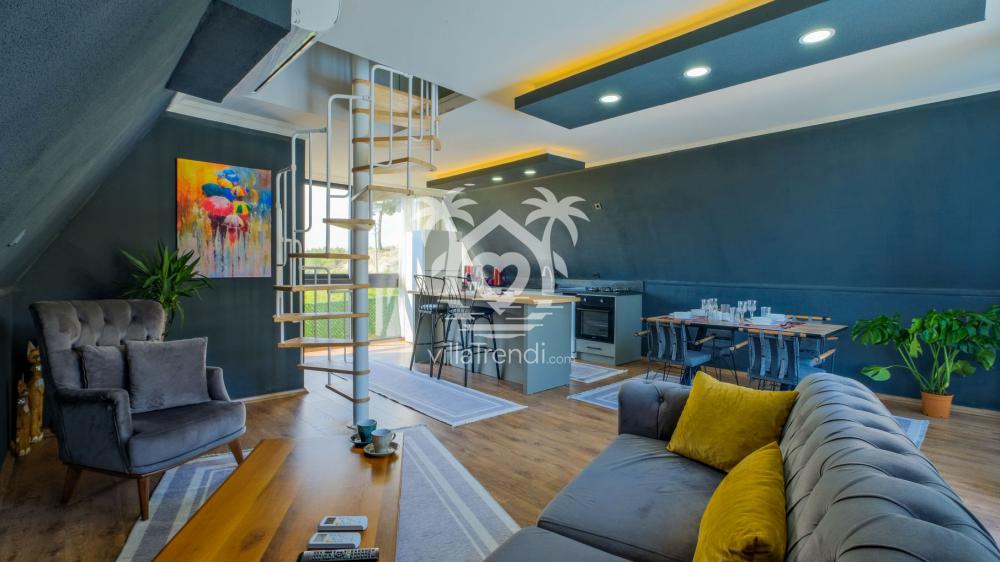 Saklıkent Havuzlu Bungalov 3 loft salon, spiral merdiven ve konforlu iç mekan yerleşimi.