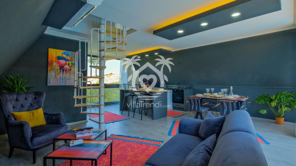 Saklıkent Havuzlu Bungalov 1 modern tasarımlı ferah loft salon iç mekan görünümü.