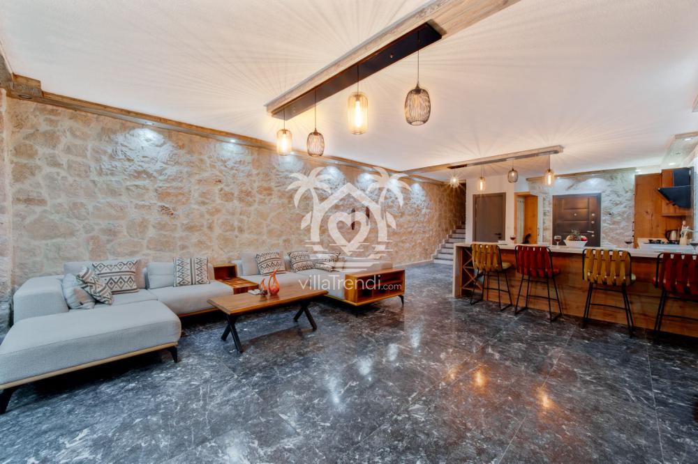 Seydikemer lüks balayı villası taş duvarlı ferah salon tasarımı.
