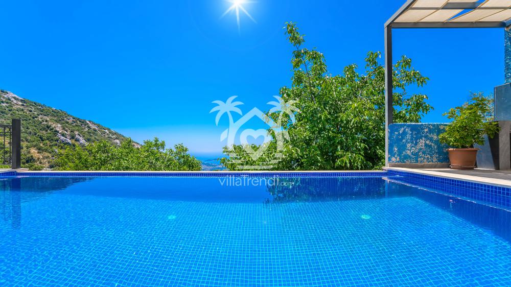 villa alara islamlar havuz alanı