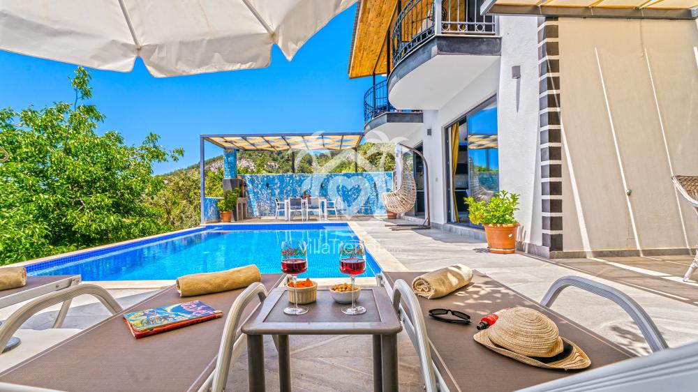 villa alara islamlar havuz alanı