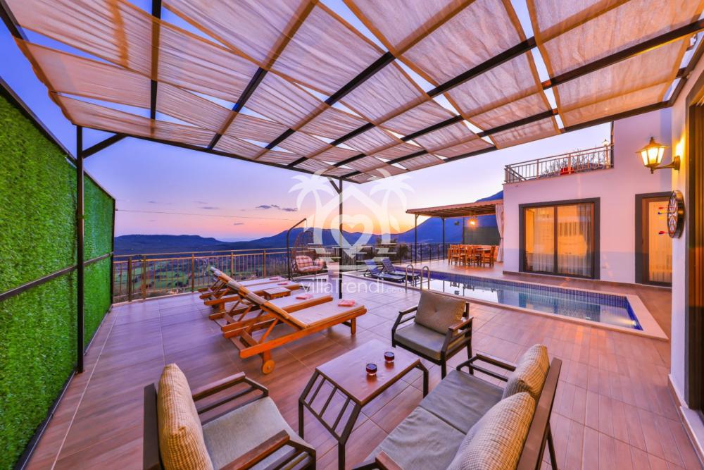 Villa Ases özel havuz alanı