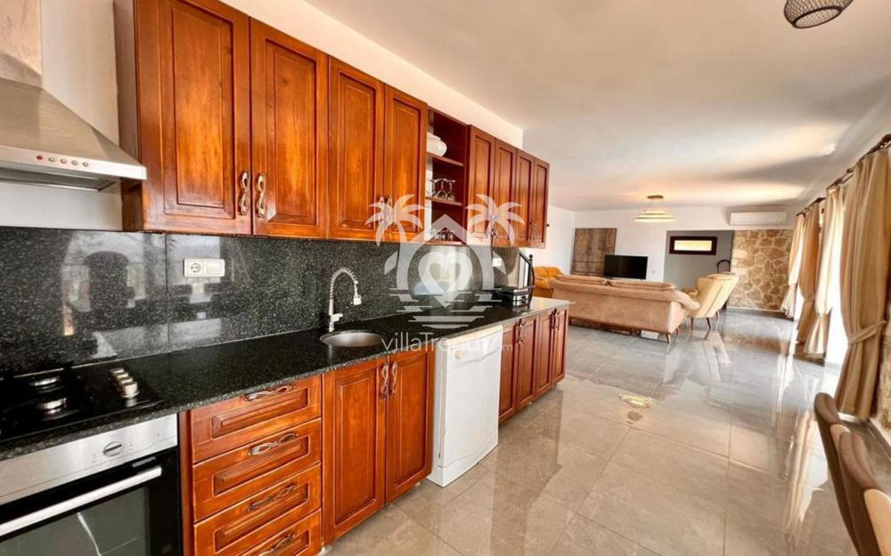 Kalkan lüks kiralık villa Aslan Çırağan modern Amerikan mutfak alanı.