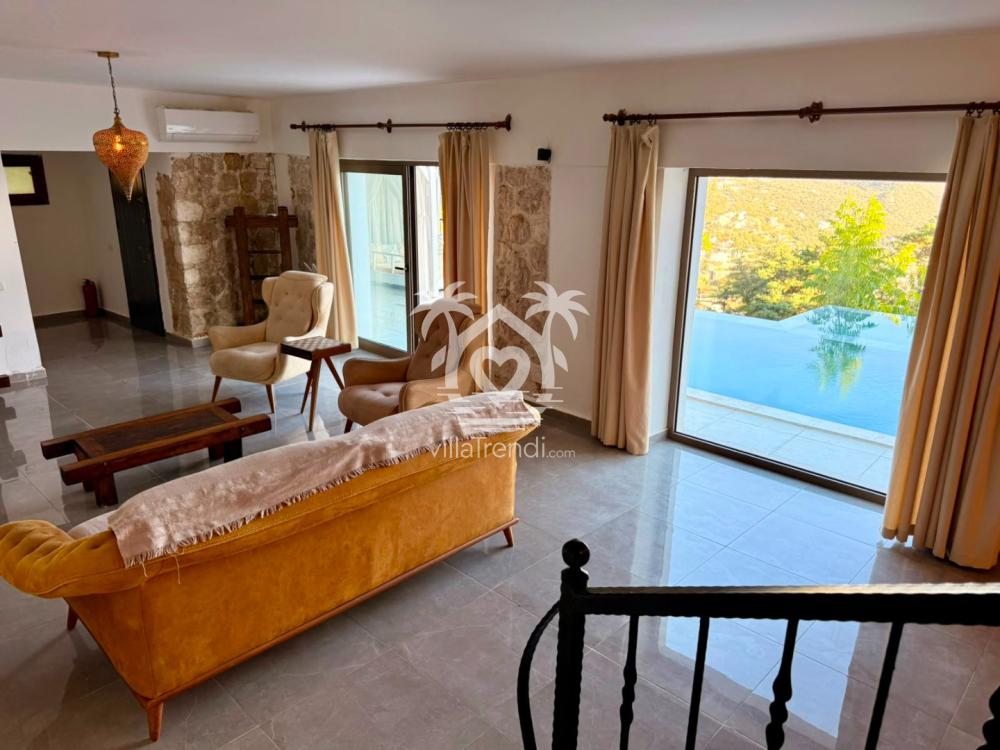Kalkan Akbel Villa Aslan Çırağan havuz manzaralı ferah salon oturma grubu.