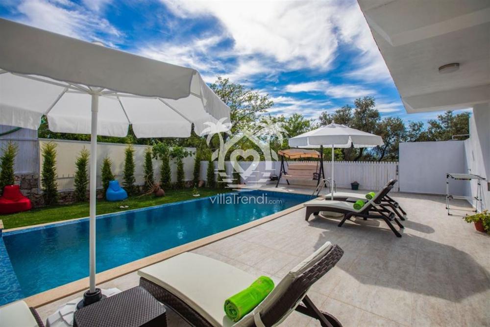 villa ay yıldız özel havuz alanı