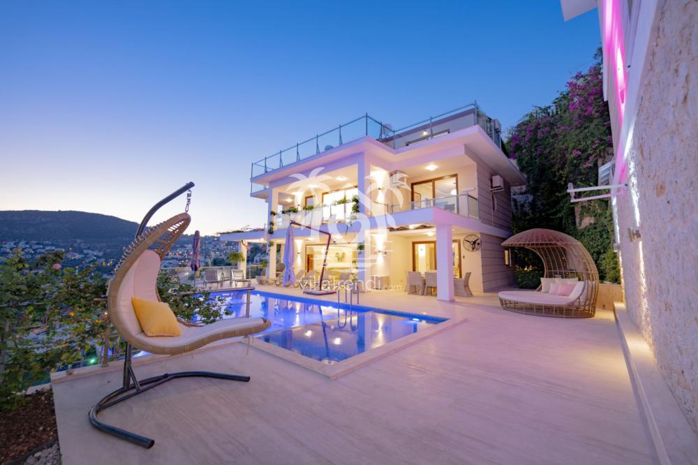 Villa Capella özel havuz alanı 