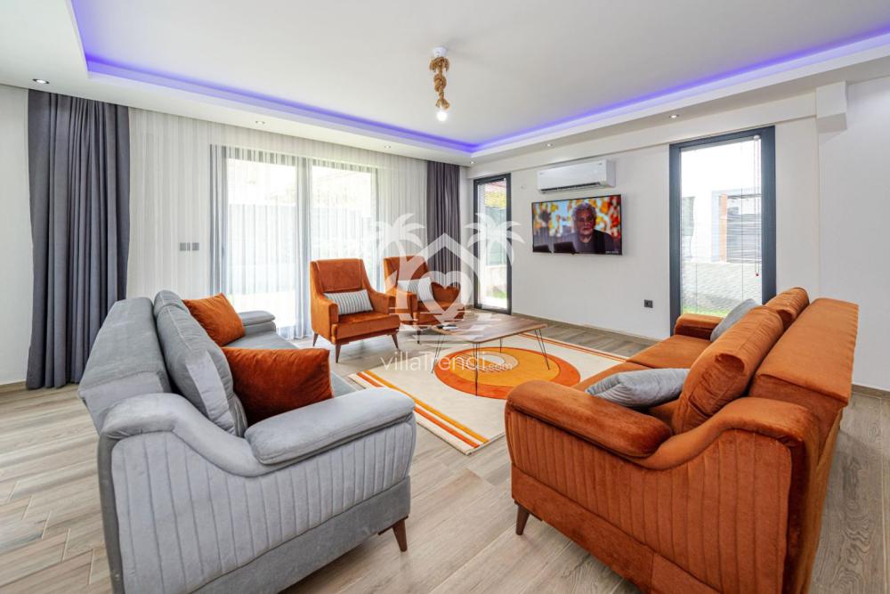Villa Cosmo Fethiye modern tasarımlı klimalı salon oturma grubu.
