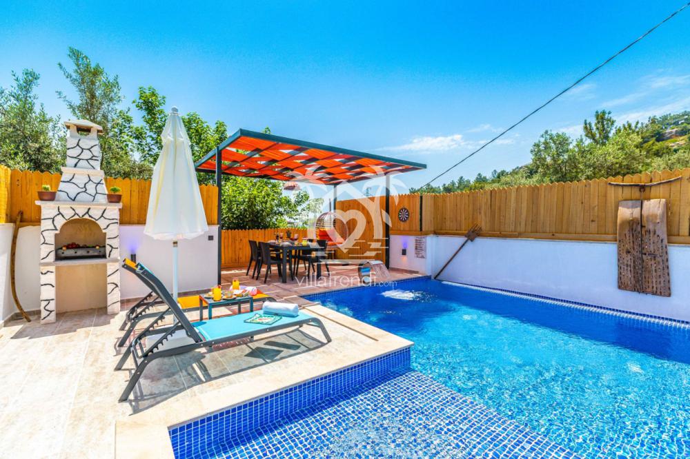 Villa Zoon tam korunaklı özel havuz ve güneşlenme terası 1