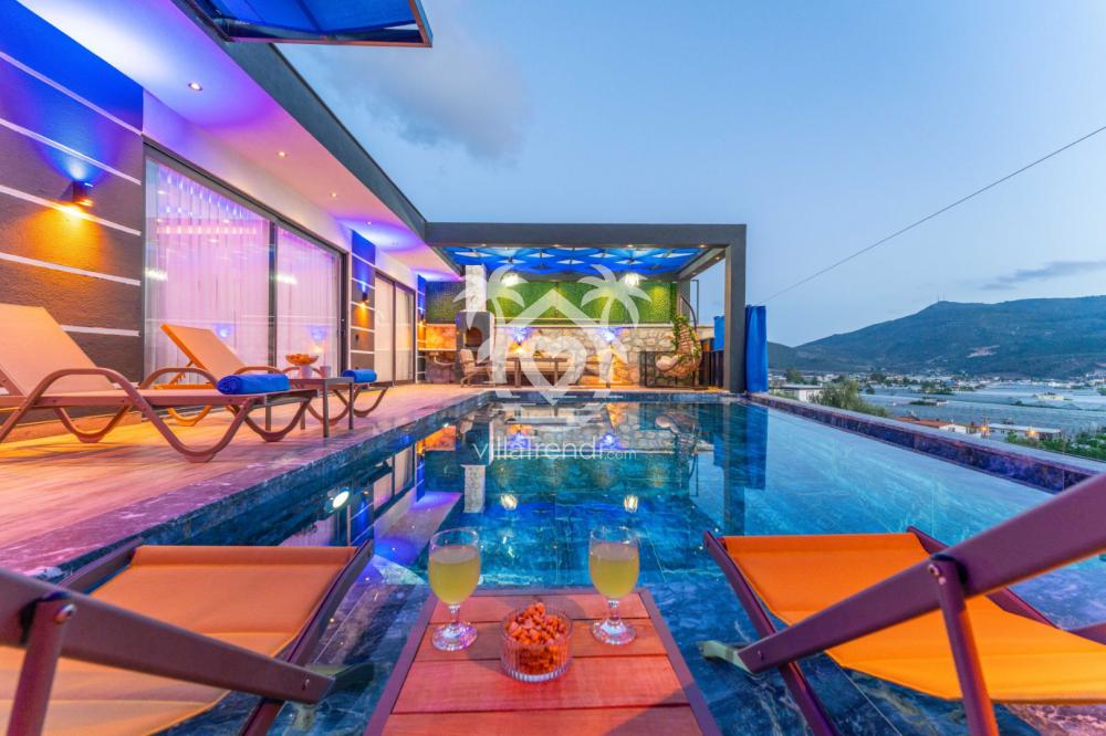 villa efecan özel havuz alanı