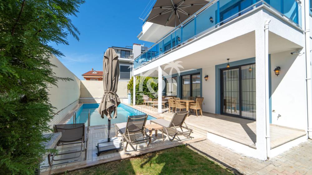 Villa Ekim özel havuz alanı 