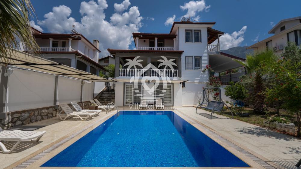 villa güneş hisarönü özel havuz alanı 
