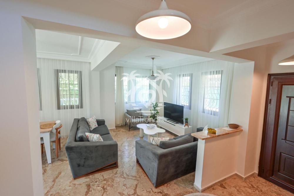 Villa Hasbel konforlu salon oturma grubu ve yaşam alanı.
