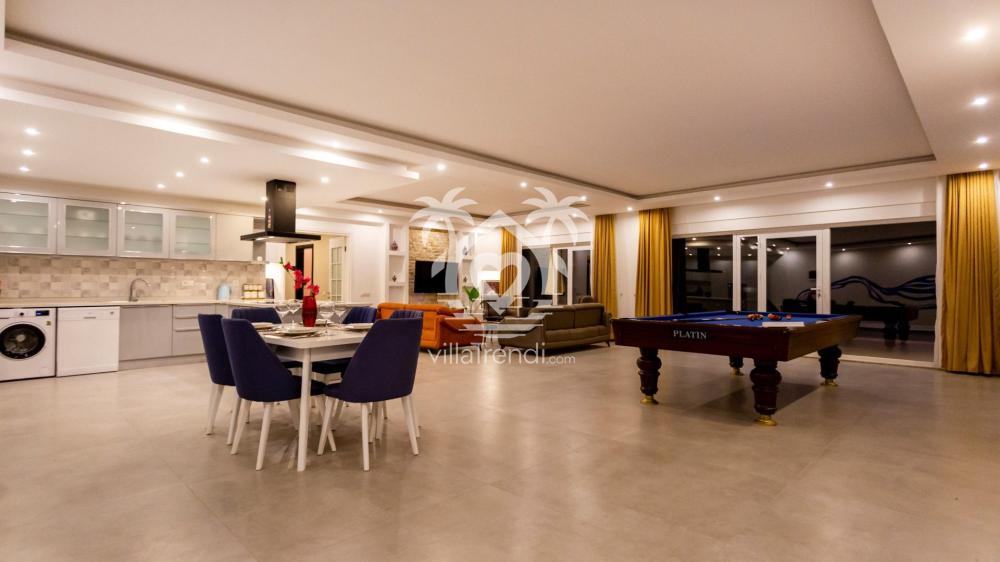 Villa Health Sarbelen — Salon Açık Plan İç Mekan Görünümü