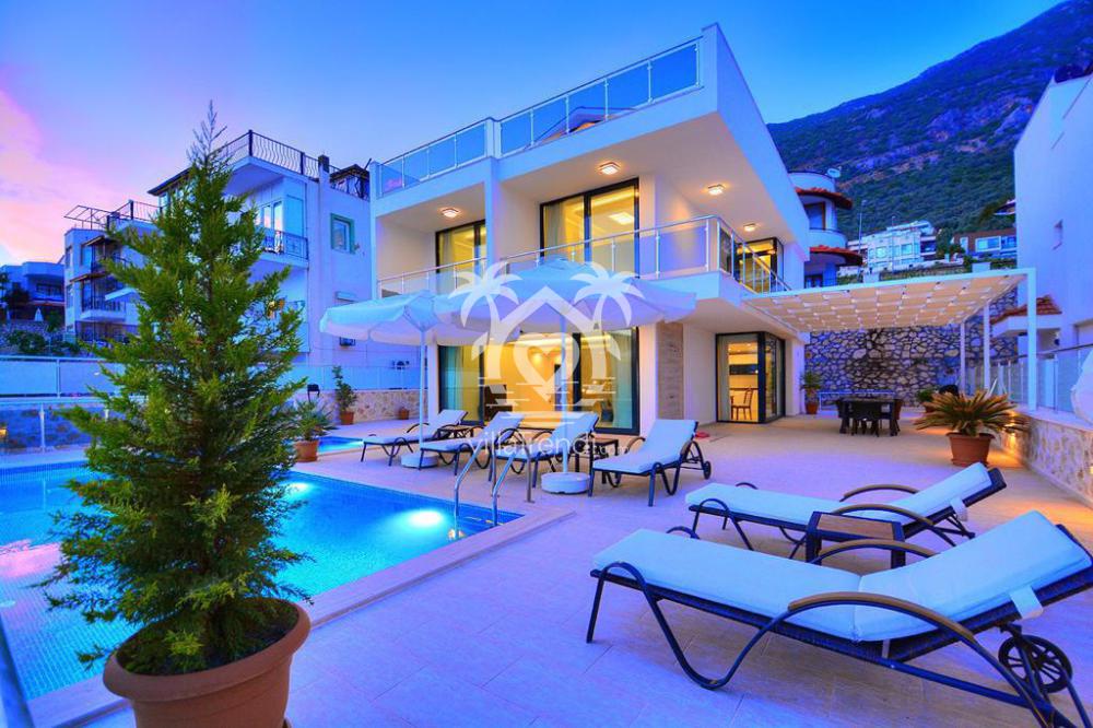Kalkan Kızıltaş deniz manzaralı kiralık Villa Kaliza özel yüzme havuzu ve terası.