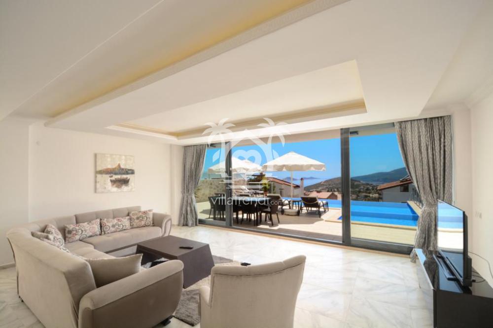 Deniz manzaralı lüks kiralık Villa Kaliza geniş ve ferah salon alanı.