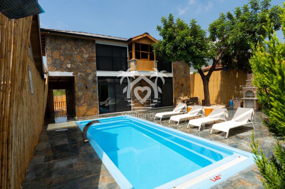 Villa Karagül özel havuz alanı  