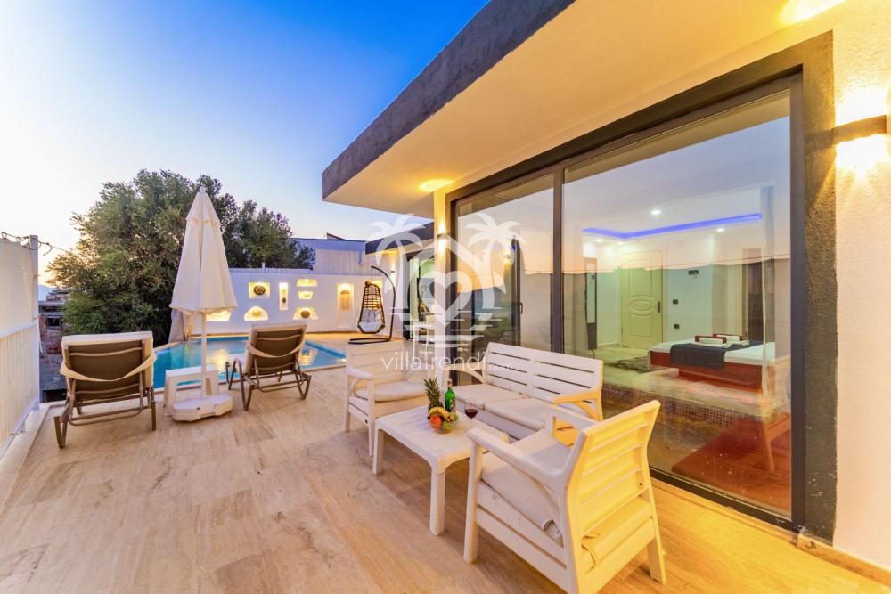 Villa Lady Bird Kalkan — Salon ve Yemek Alanı İç Mekan Görünümü