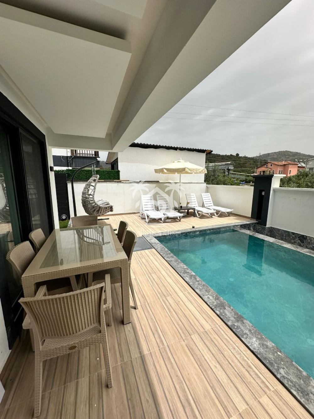 Villa Lale özel havuz alanı