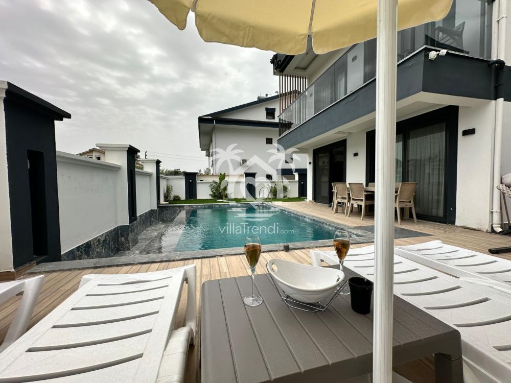 Villa Lale özel havuz alanı